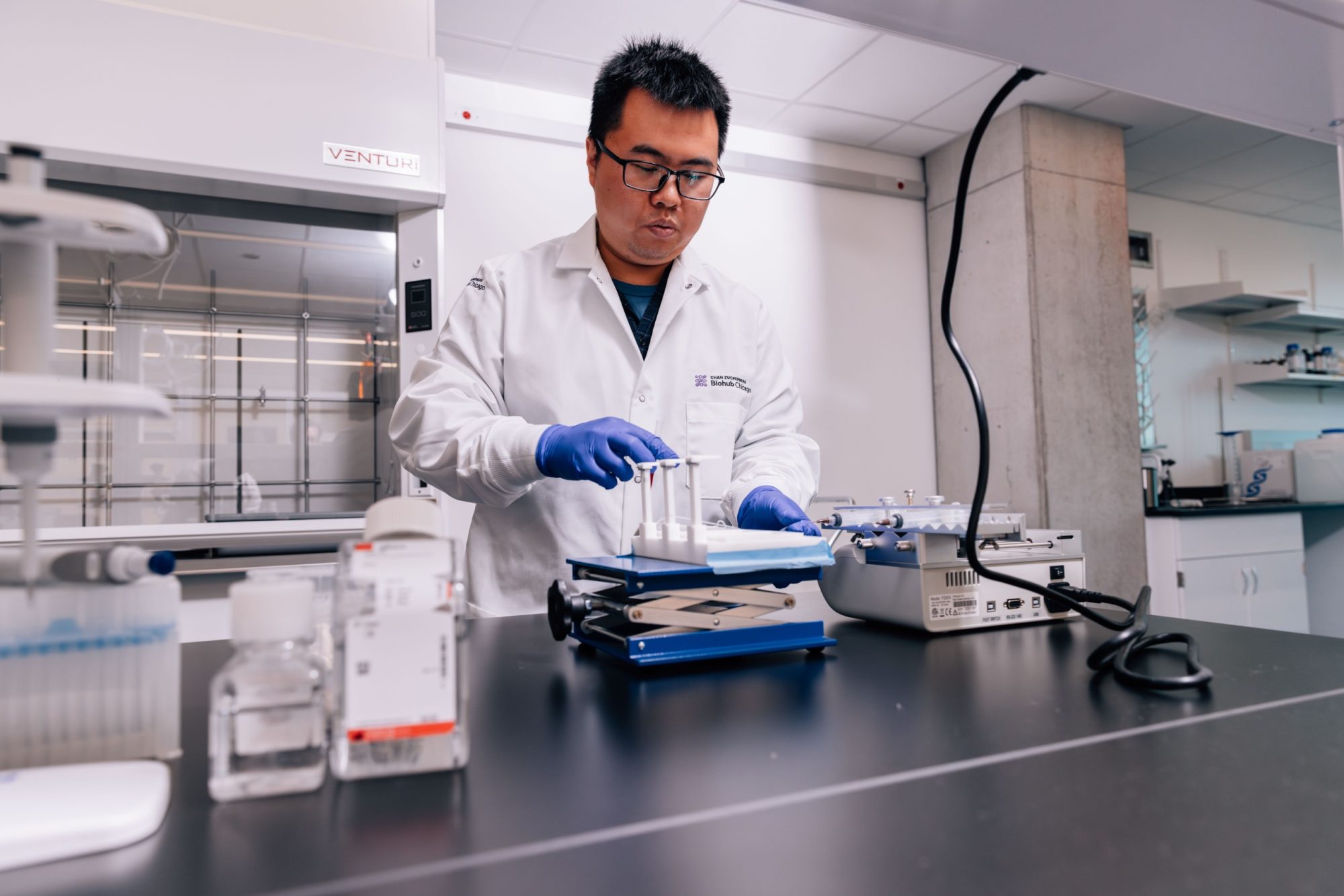 Zongjie (Daniel) Wang in the lab at CZ Biohub Chicago
