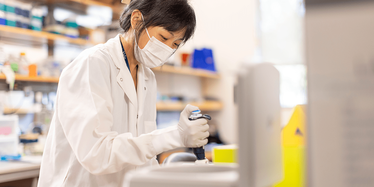 Biohub New York researcher in laboratory