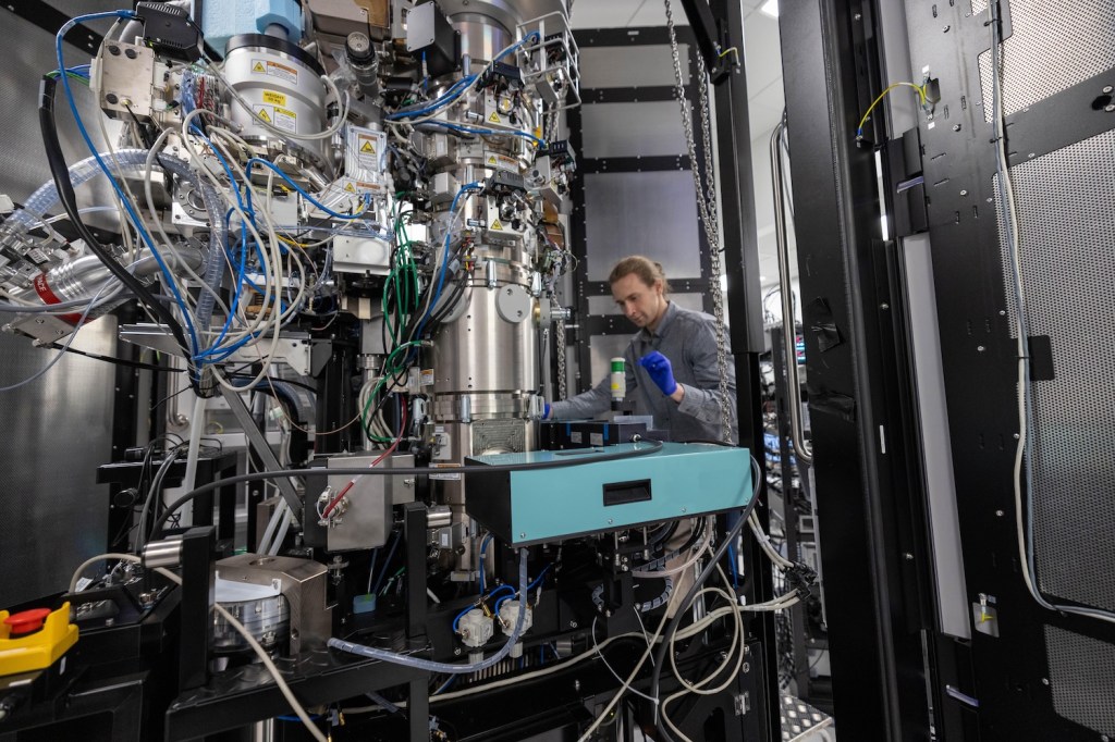 Laser phase plate device installed inside a Thermo Scientific Krios cryo-electron microscope at Biohub's imaging lab